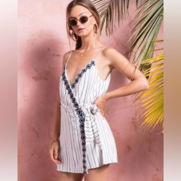 NWT L*space Maria Faux-Wrap Romper Playsuit Size Medium $130 - Picture 1 of 8